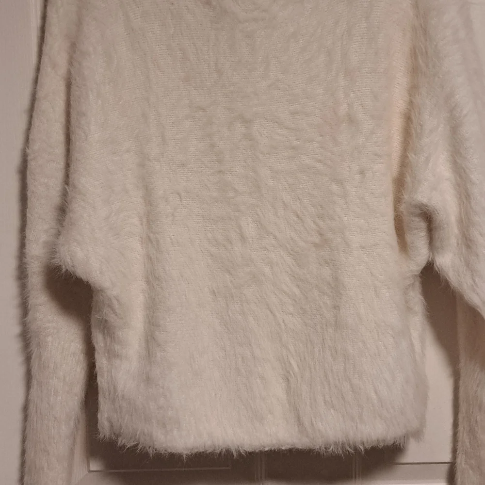 2 Sweaters - Picture 2 of 8